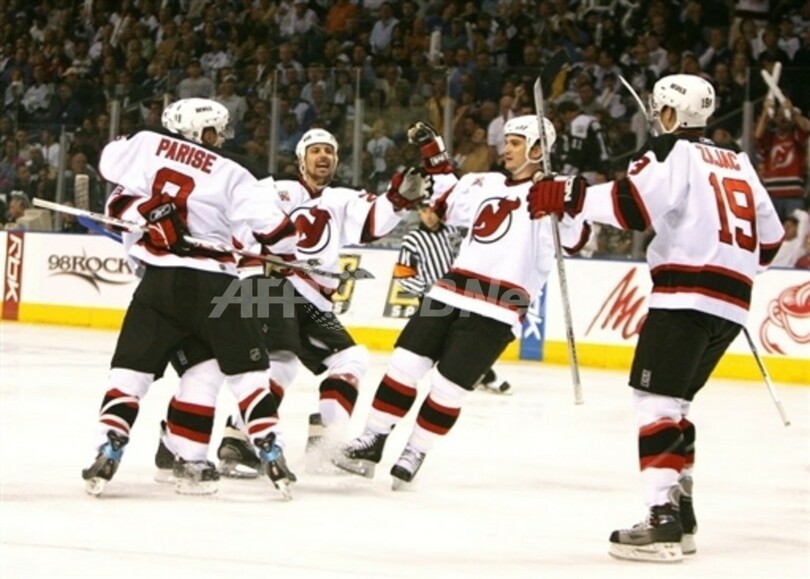 ＜06-07NHL プレーオフ＞ライトニング プロシュパルのゴールでデビルズに競り勝つ - 米国