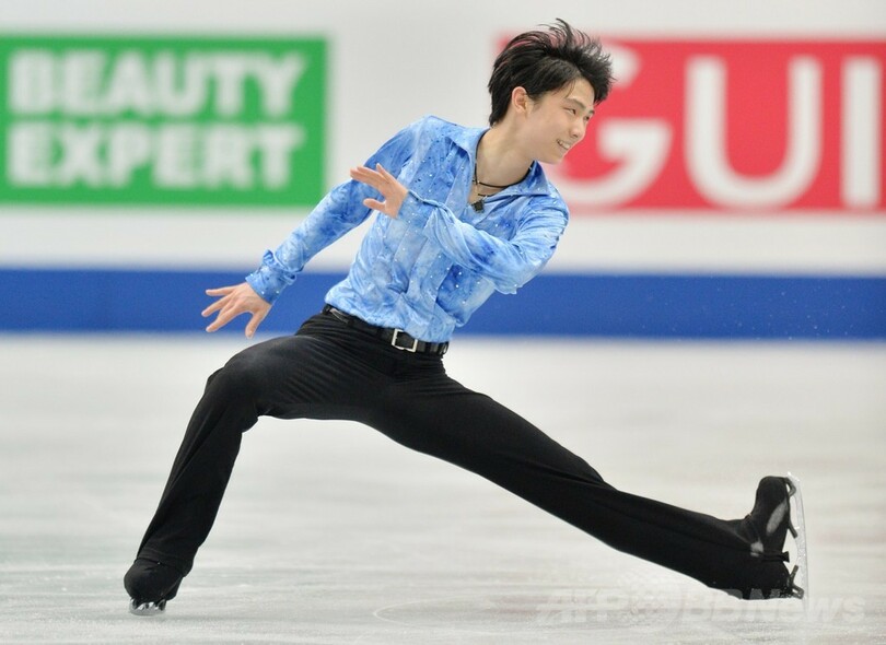 男子SPで3位につけた羽生、世界フィギュア