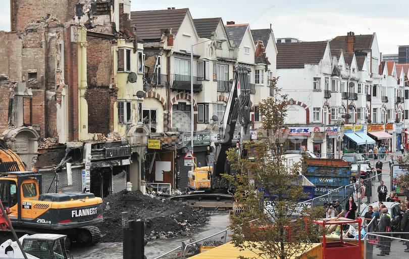 暴動で刑務所の被収容者が急増、英国