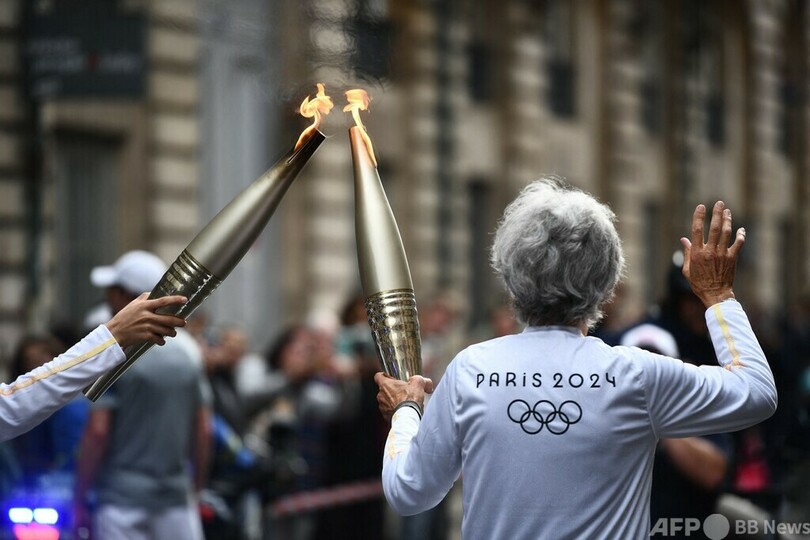 パリ五輪聖火リレー中に暴力行為計画、男を逮捕