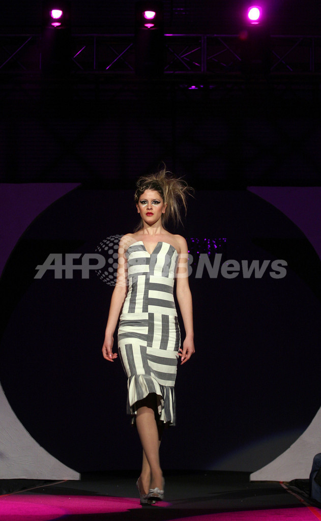 ＜08/09年秋冬ティラナ・コレクション＞Toni Koroni、新作を発表