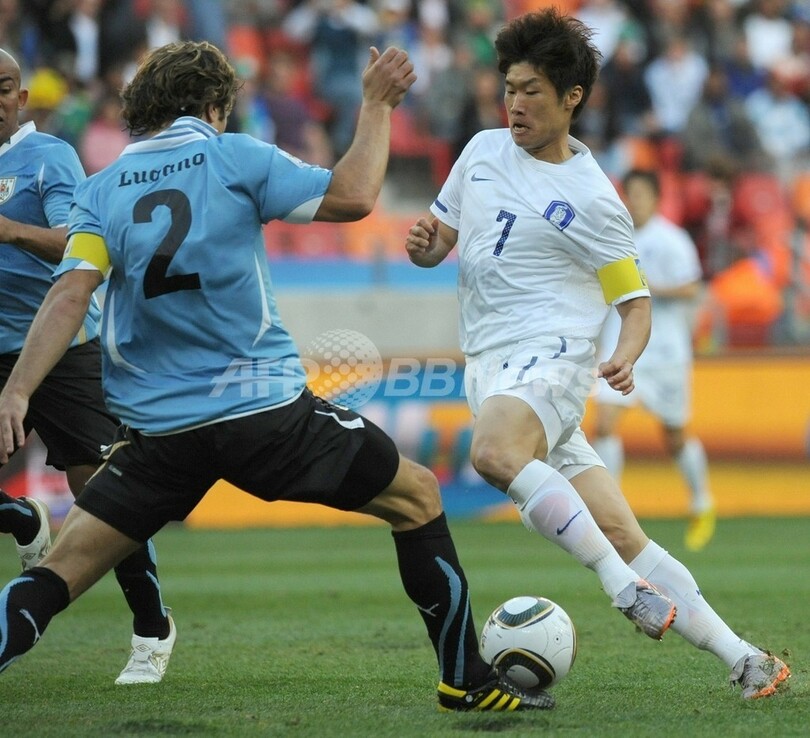 ウルグアイ40年ぶりの8強、韓国に勝利 W杯