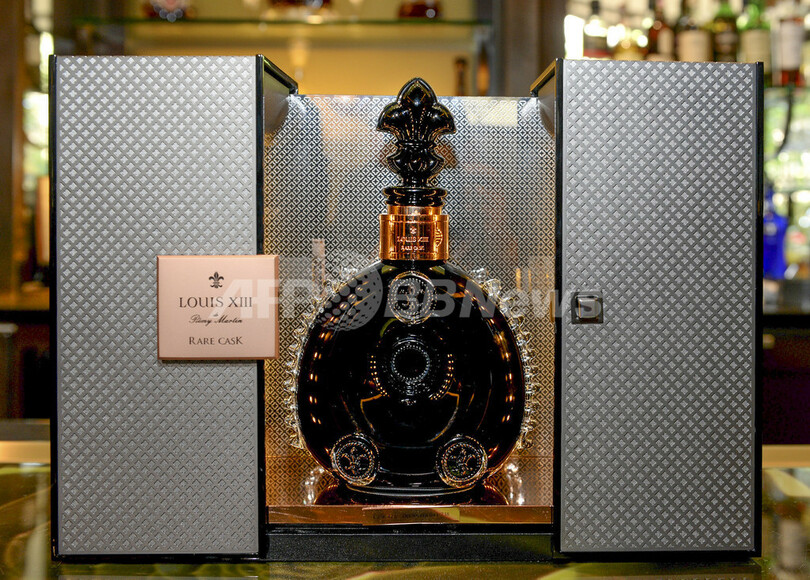 レミー・マルタン「ルイ13世 レア・カスク42.6」米フォーシーズンホテルで展示