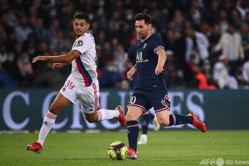 PSGが終了間際のゴールでリヨンに勝利、メッシはホームデビュー