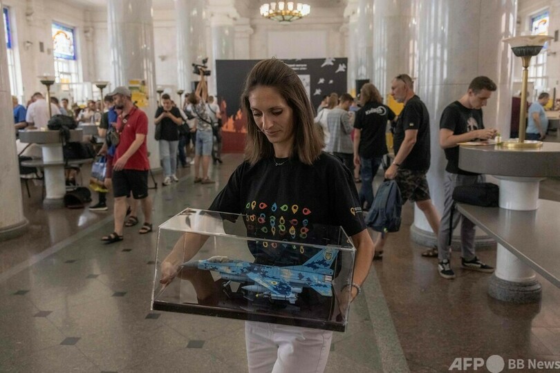 ロシアをF16で「すり下ろす」 ウクライナで新切手