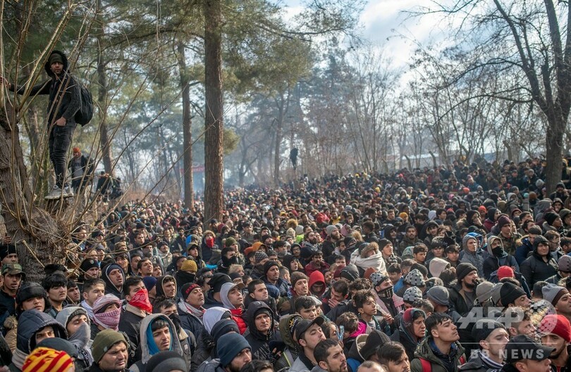 ギリシャ当局、移民1万人近くの越境阻止 トルコとの国境で