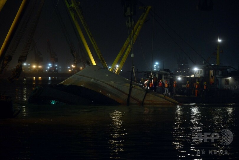 中国・長江で新造船が沈没、日本人含む22人不明
