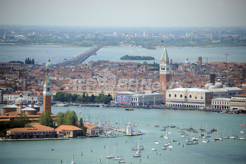 鳥の視点で旅しよう、空から見る水の都ベネチア