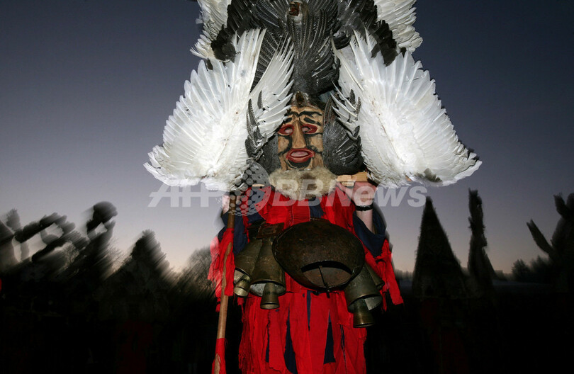 ブルガリアで仮面のフェスティバル開催