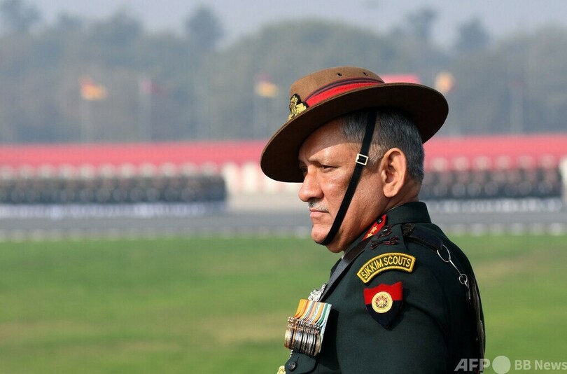 インドでヘリ墜落、国防参謀長ら13人死亡