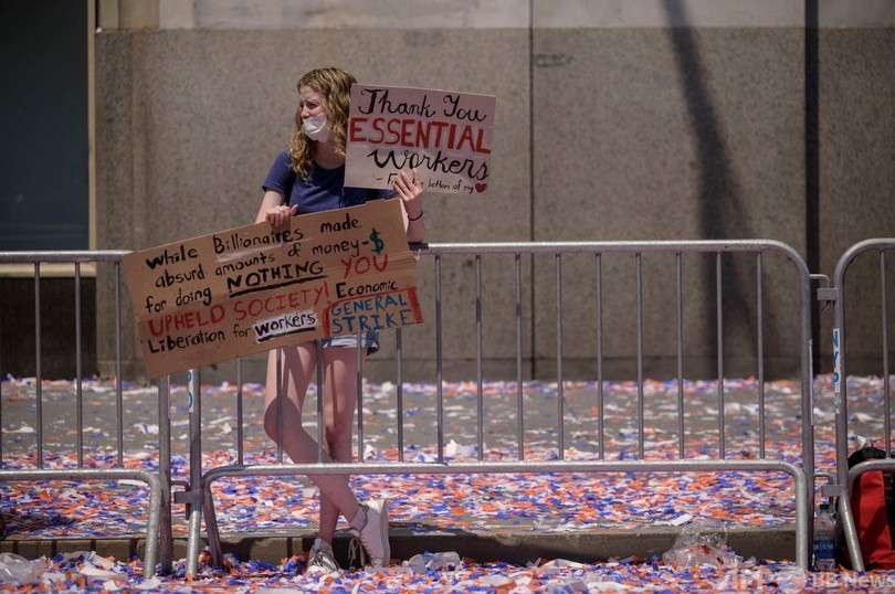 米NYでコロナ禍の「英雄」たたえるパレード開催