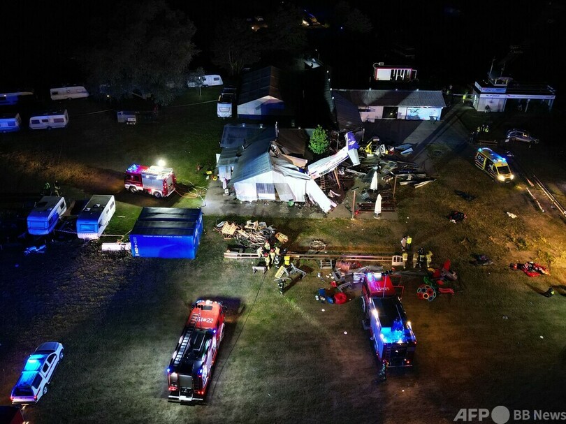 セスナ機が格納庫に墜落、5人死亡 ポーランド