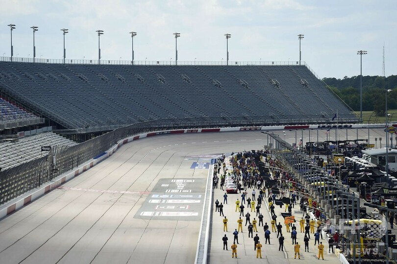 NASCARが無観客で再開、ハービックが50勝目