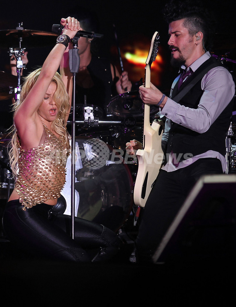 シャキーラ、アブダビで熱唱