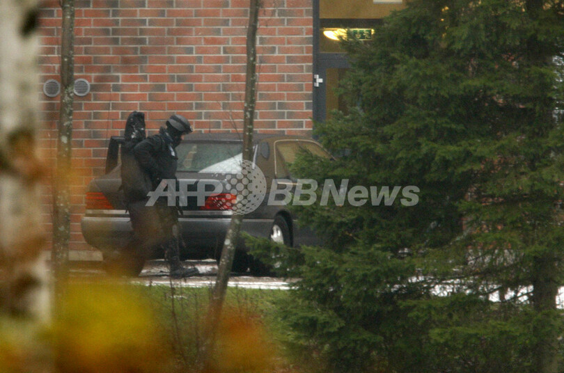 フィンランドの学校で発砲事件、8人死亡