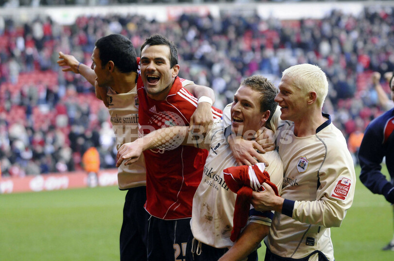 バーンズリー リバプールを破りFAカップ準々決勝へ