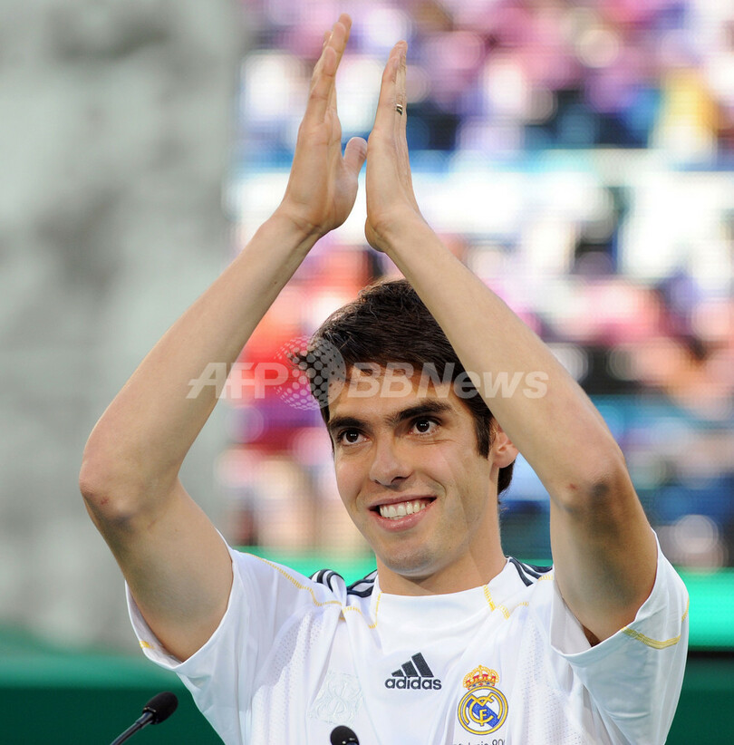 レアル・マドリード カカの入団発表、背番号は8に