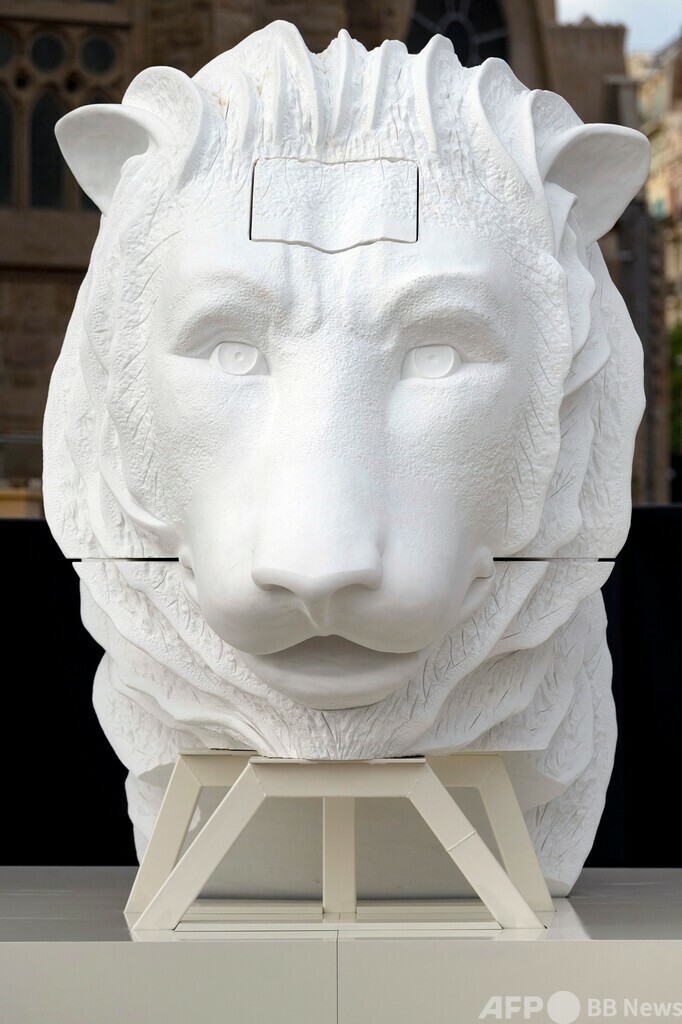 サグラダ・ファミリア 「福音史家の塔」の彫刻一部公開