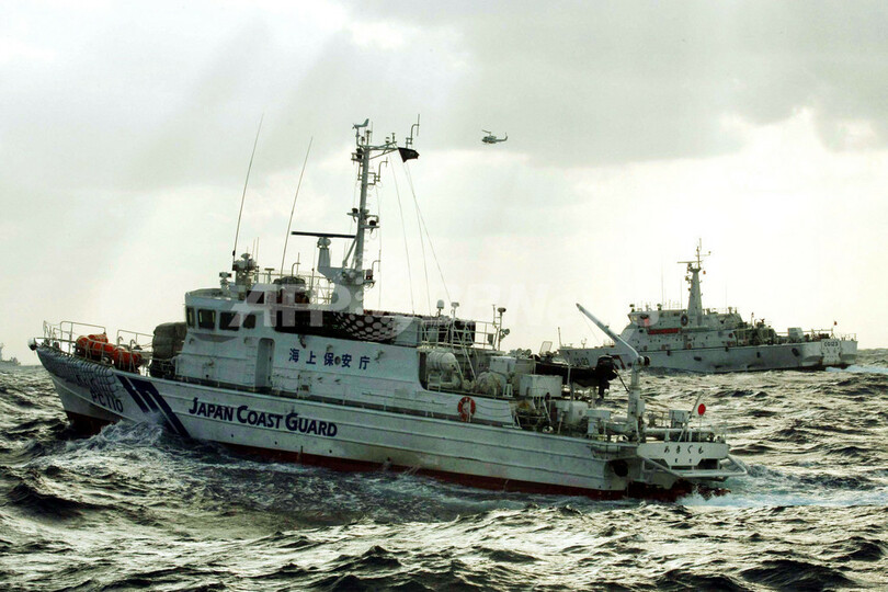 台湾の漁船数十隻が尖閣領海内に侵入、巡視船が放水