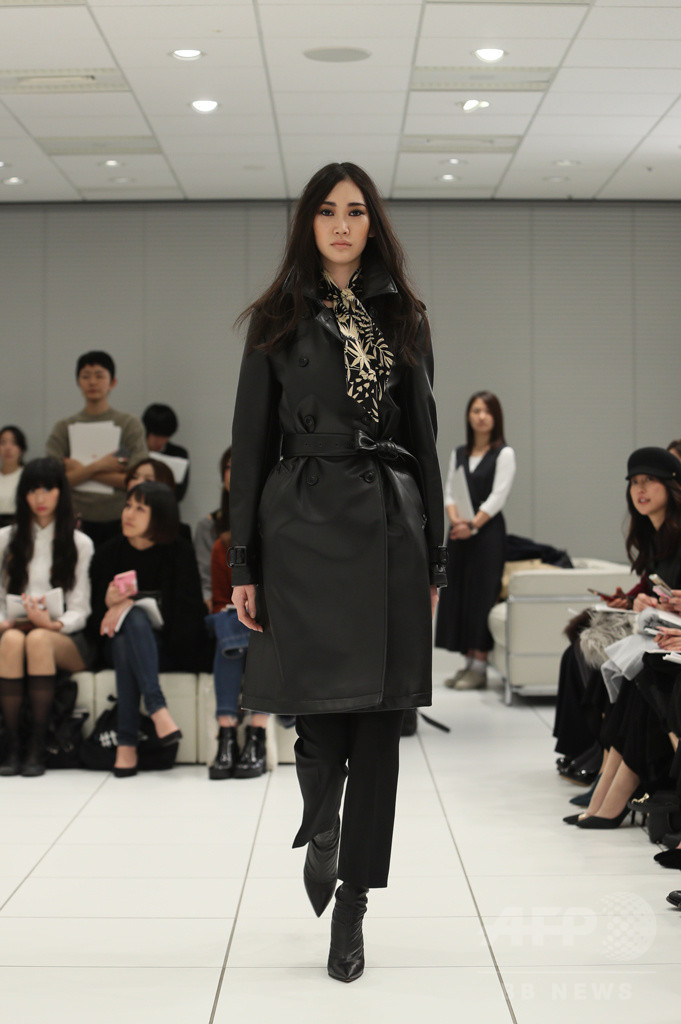 ユニクロの「カリーヌ･ロワトフェルド」コレクションに注目