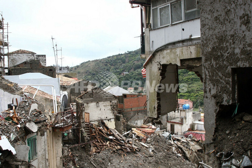 伊シチリア島北部に集中豪雨、死者14人・行方不明者10人