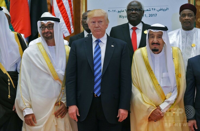 トランプ氏、外遊先サウジで演説 過激派との「善と悪の戦い」強調