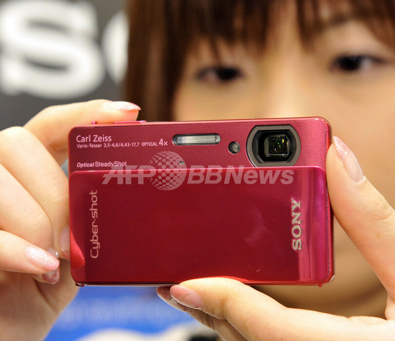 ソニー、世界最小・最軽量のサイバーショット「DSC-TX5」を発表