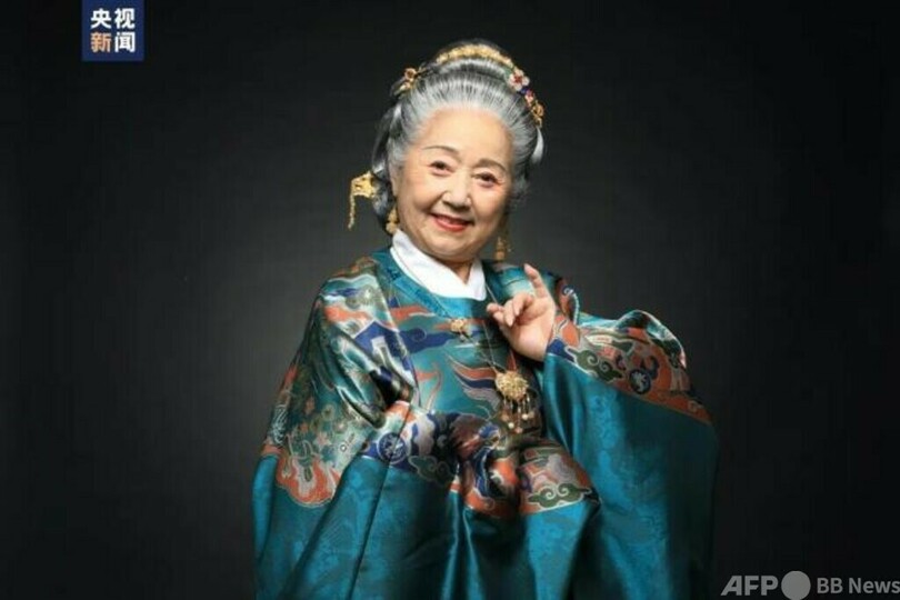 77歳のコスプレ達人 「漢服のおばあちゃん」がネットで人気