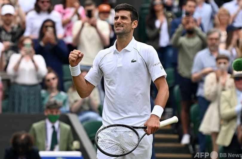 ジョコが10度目のウィンブルドン4強 記者の「悪者」扱いには反論