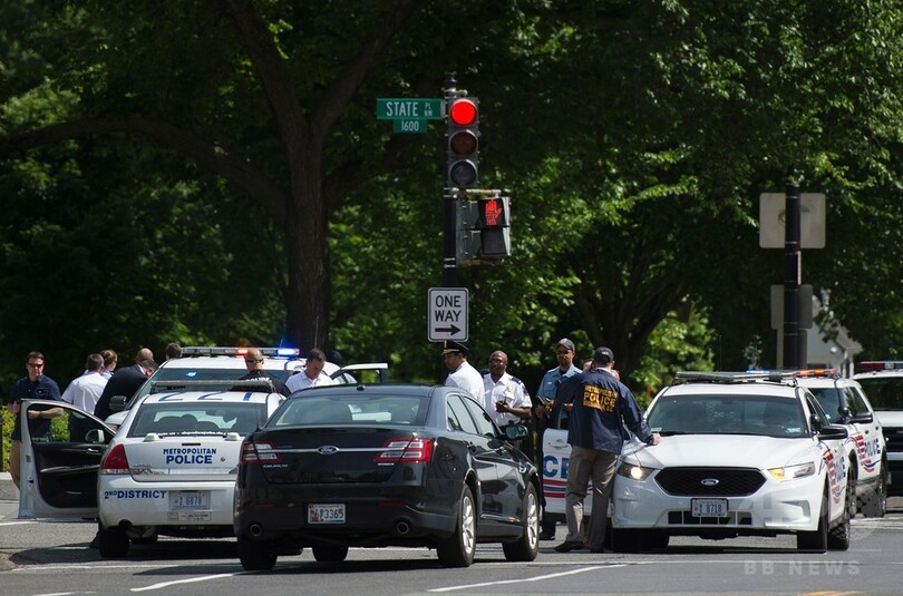 米ホワイトハウス一帯、一時封鎖 武器持った男に警官が発砲