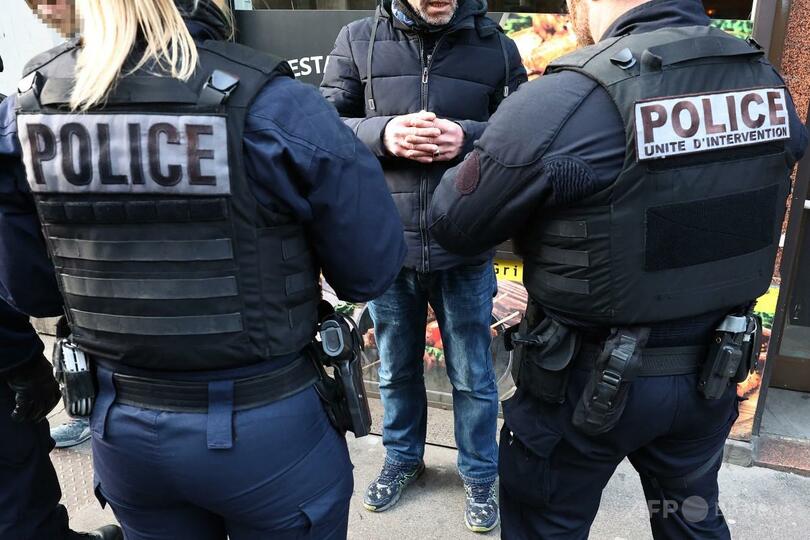 フランス警察、学校で抜き打ち持ち物検査実施へ 暴力事件に対抗