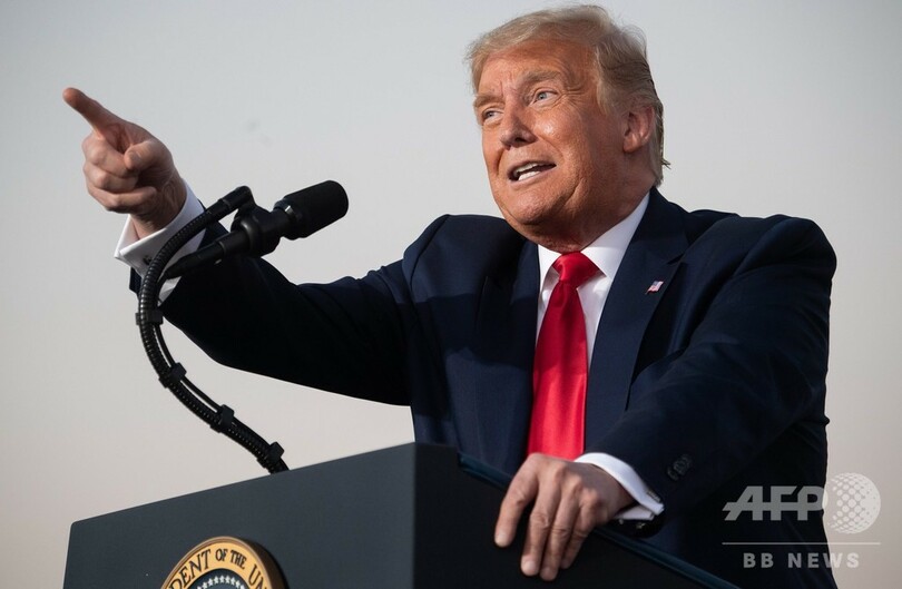 米大統領選、同時TVイベントで視聴率争い 中止の討論会に代わり