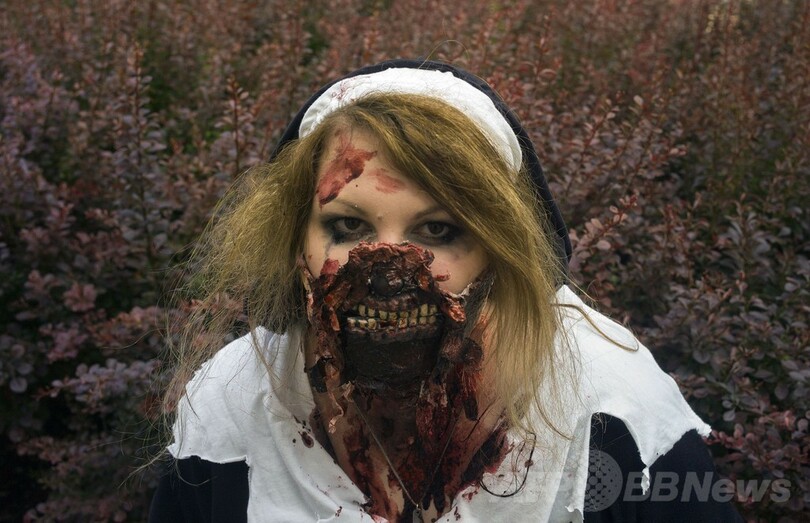 チェコ首都にゾンビが集結、「犠牲者」も？