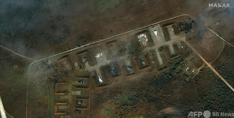 クリミア軍基地爆発、ウクライナの攻撃か 衛星写真が示唆