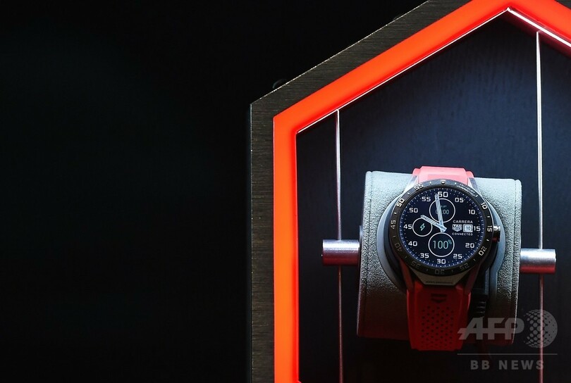 タグ・ホイヤー、スマートウオッチ「コネクテッド」発表