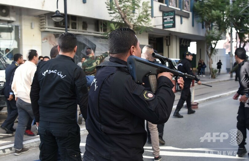 チュニジア首都で女が自爆、20人負傷 襲撃発生は3年ぶり