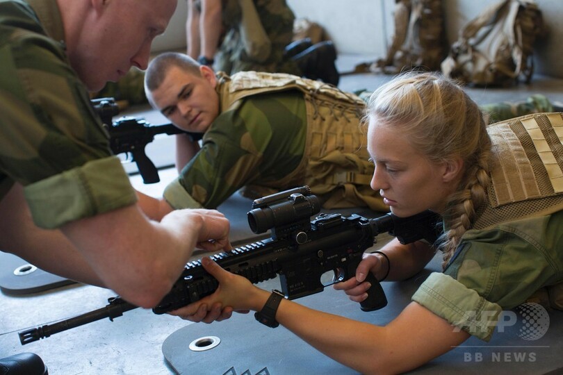 女性も徴兵のノルウェー軍、部屋も「男女混合」