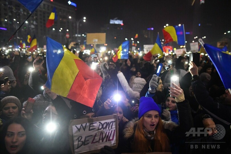 ルーマニア抗議デモ続く、50万人参加 政府の退陣要求