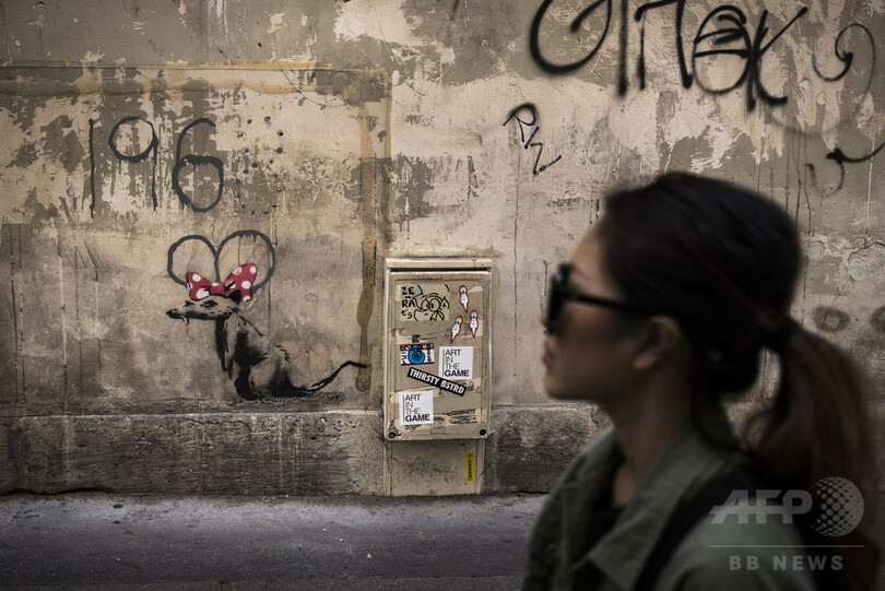 バンクシー、パリに壁画「仕掛けた」 5月革命にちなんだ作品も