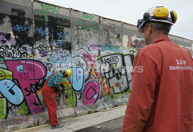 ベルリンの壁の絵、当時のアーティストらの手で復元へ