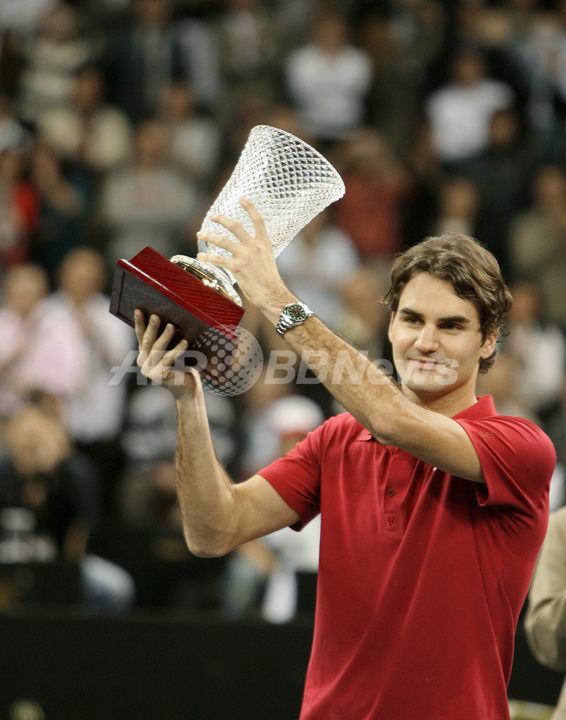 サンプラス氏 エキシビションマッチ第3戦でフェデラーをストレートで破る
