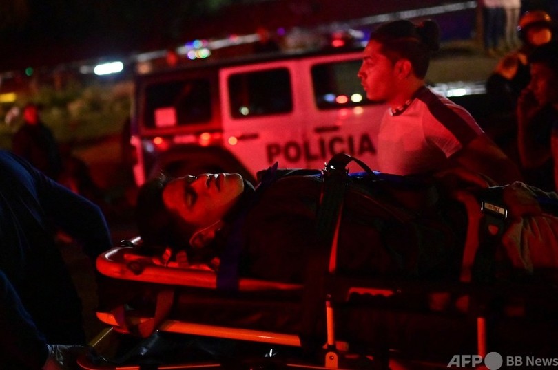 列車通過中に高架橋崩落、23人死亡 メキシコ首都
