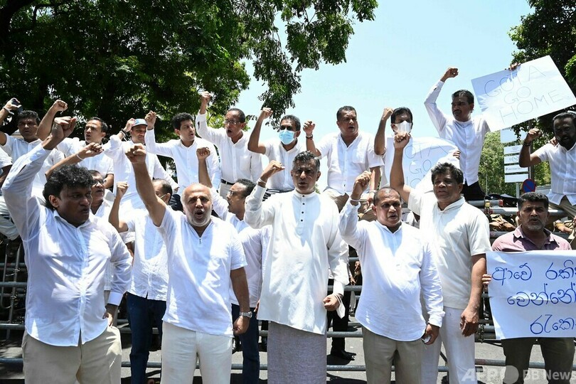 スリランカ、抗議デモ続く 当局はソーシャルメディア停止