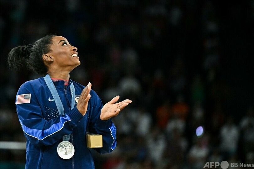 バイルスがまさかの落下で平均台メダル逃す、ゆかは銀 パリ五輪