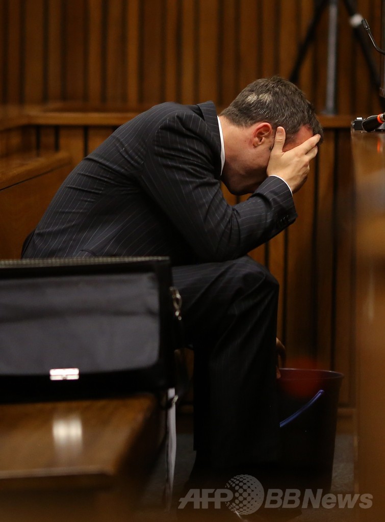 ピストリウス被告、検視証言を聞き法廷で嘔吐