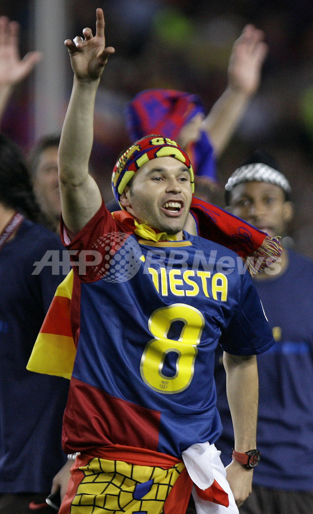 チャンピオンズリーグ制覇のバルセロナが優勝パレード