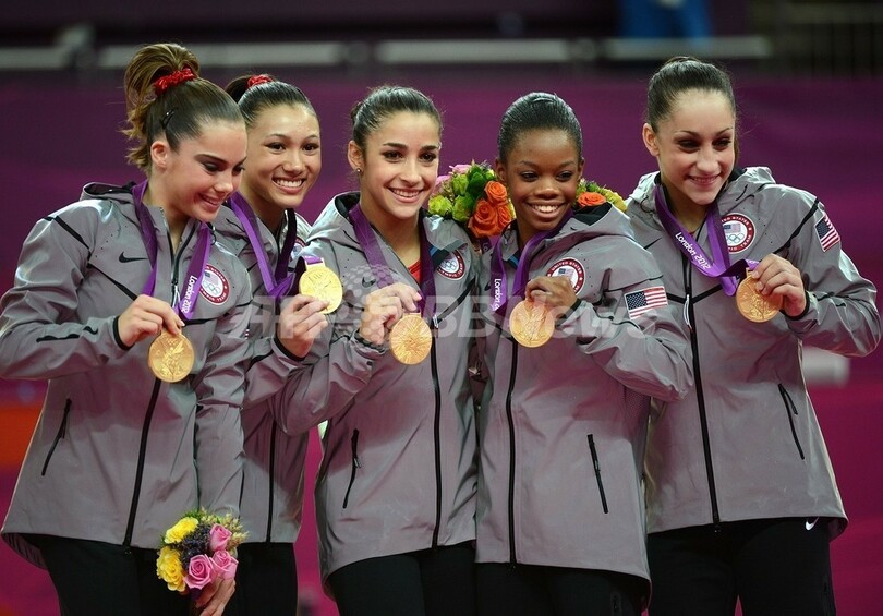 米国が金メダルを獲得、日本は8位 体操女子団体