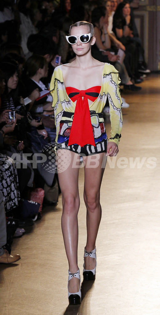 ＜11年春夏パリコレクション＞ツモリチサト、新作を発表