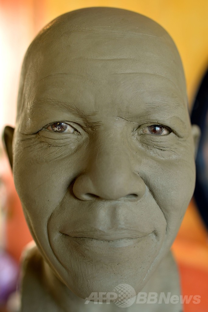 故マンデラ氏のろう人形、ローマで制作・展示へ