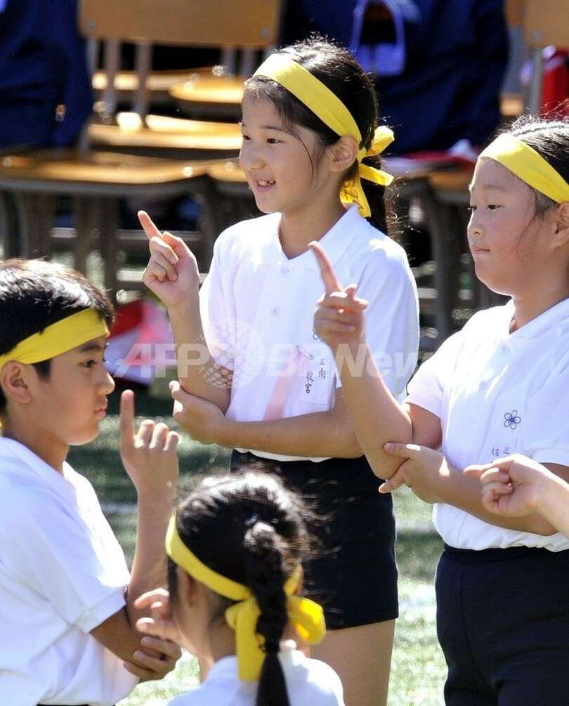 愛子さま、笑顔でフォークダンス 皇太子ご夫妻も声援